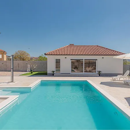 Amazing In Lisicic With Private Swimming Pool, Be Inside Or Outside *